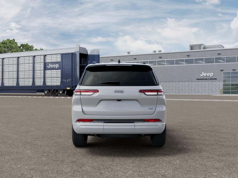 New 2026 Jeep Grand Cherokee L Summit 4x4Image 7