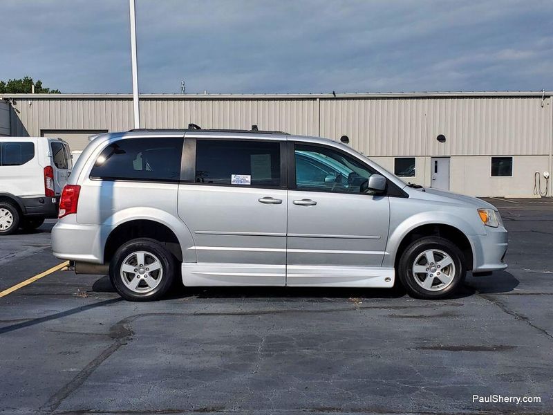 Used 2012 Dodge Grand Caravan SXTImage 9