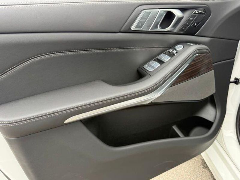 New 2026 BMW X7 xDrive40iImage 15