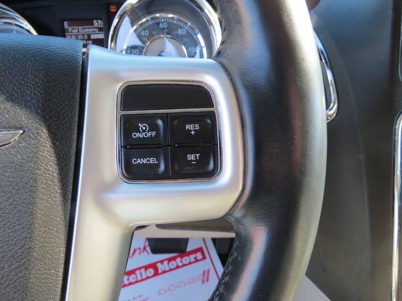 Used 2014 Chrysler Town & Country Touring L 4dr Mini VanImage 15