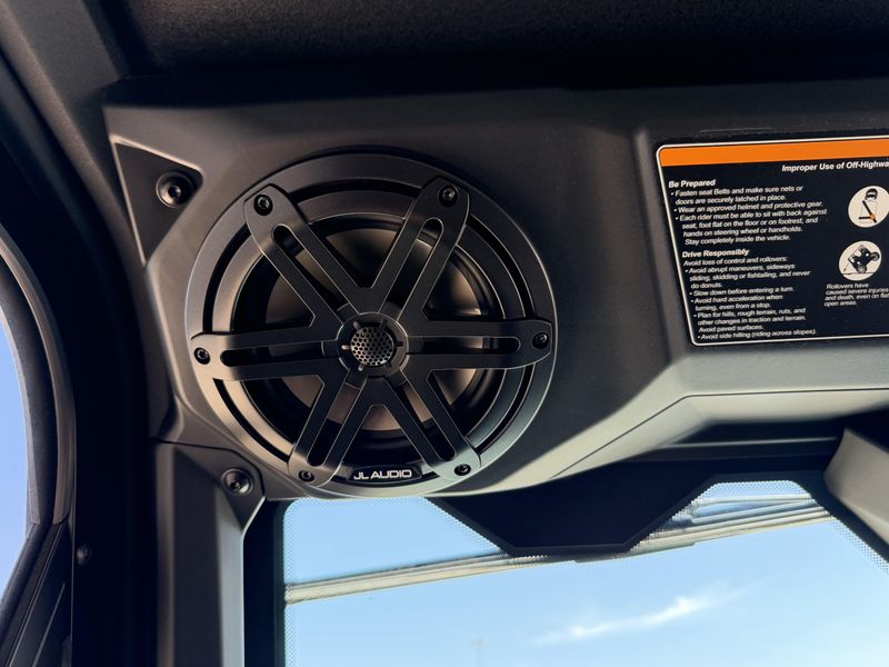 NEW 2026 CAN-AM DEFENDER LIMITED CAB HD11 Image 3