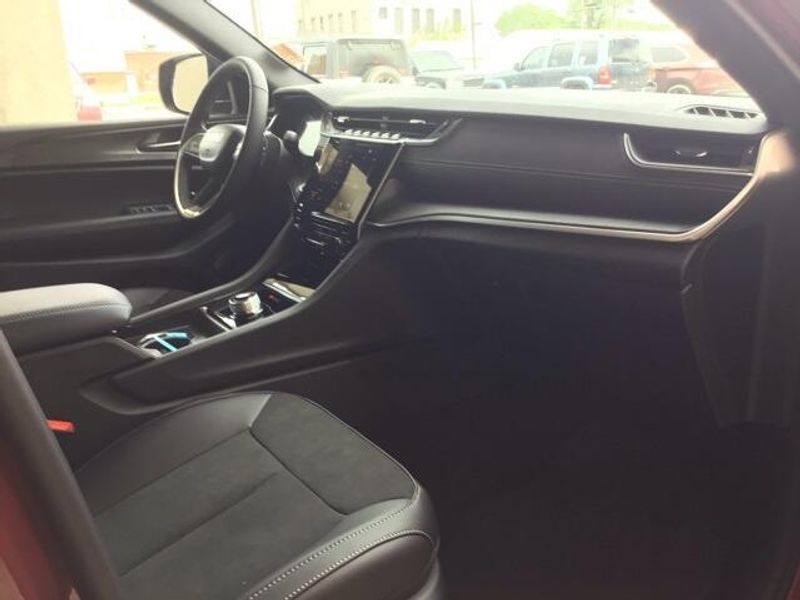 2025 Jeep Grand Cherokee L Altitude 4x2Image 16