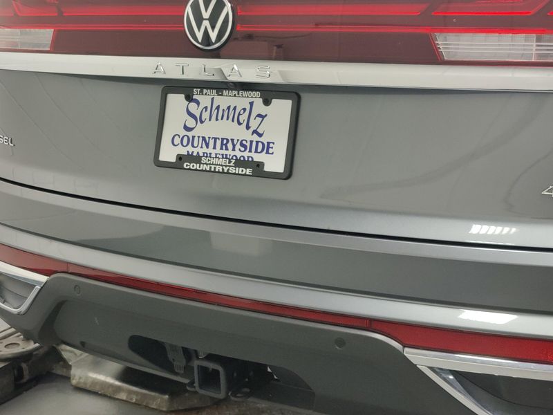 Used 2025 Volkswagen Atlas Cross Sport SEL AWD w/Sunroof & NavImage 15