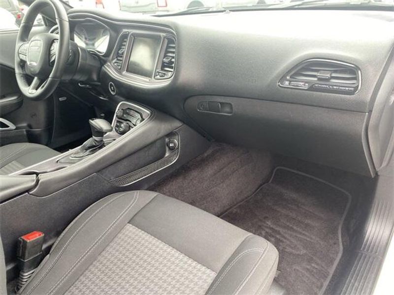 2016 Dodge Challenger SXTImage 13