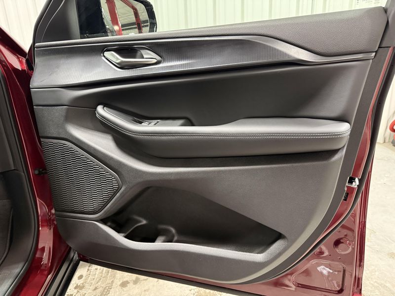 New 2025 Jeep Grand Cherokee L Altitude 4x4Image 12