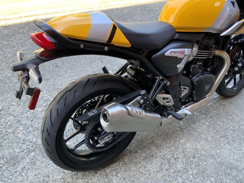 2026 Triumph THRUXTON 400