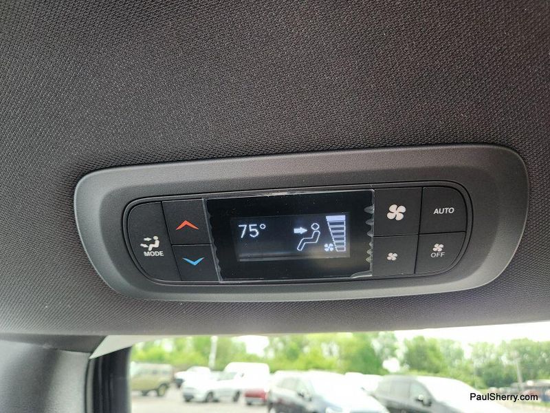 New 2025 Chrysler Voyager LxImage 47