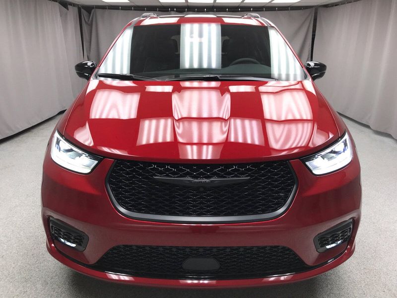 2025 Chrysler Pacifica LimitedImage 16