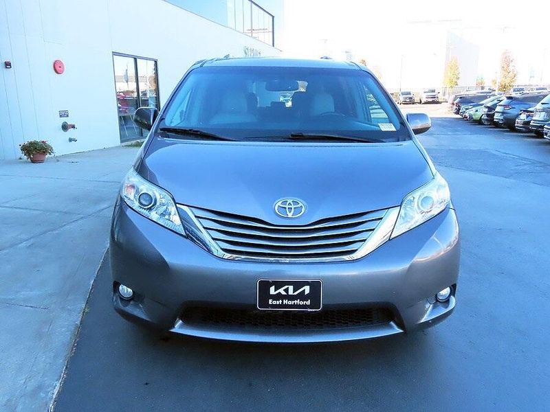 2016 Toyota Sienna LEImage 2