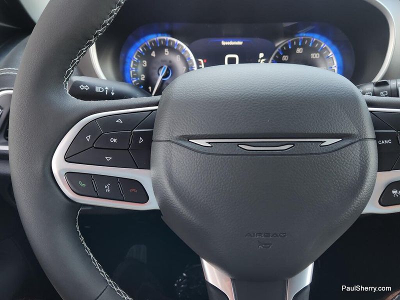 New 2027 Chrysler Pacifica Select