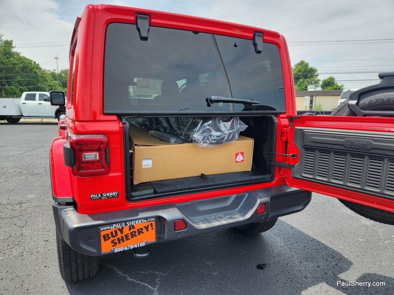 New 2025 Jeep Wrangler 4-door SaharaImage 17