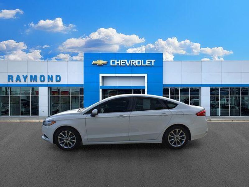 Used 2017 Ford Fusion SEImage 6