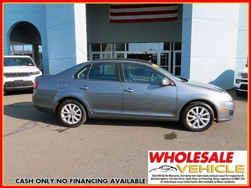 2010 Volkswagen Jetta LimitedImage 2