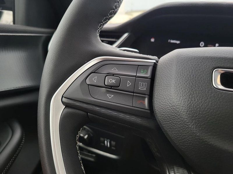 2025 Jeep Grand Cherokee L Altitude X 4x4Image 12
