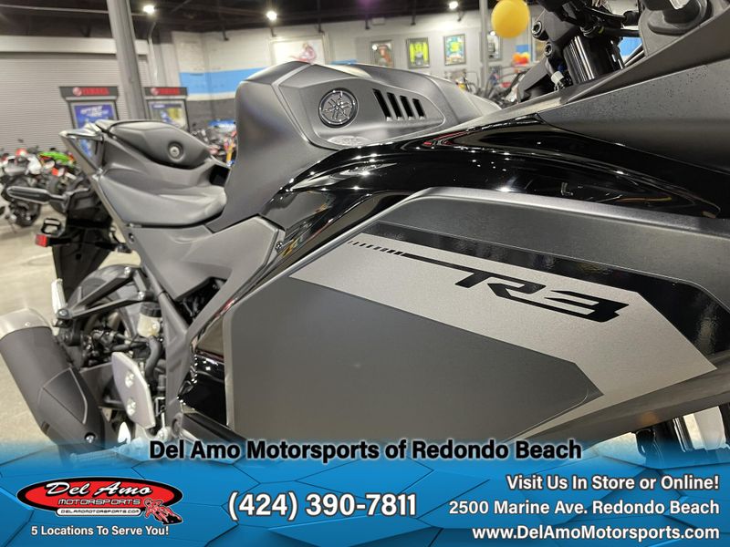 2025 Yamaha YZF-R3 ABS Image 9