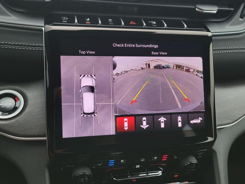 New 2025 Jeep Grand Cherokee L Limited 4x4Image 18