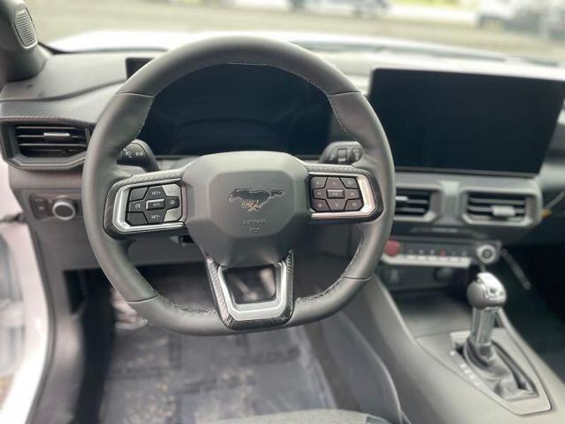 2025 Ford Mustang EcoBoost photo 16