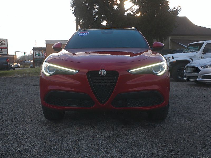 2022 Alfa Romeo Stelvio Image 2