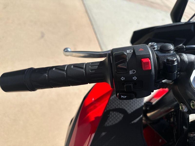 2025 Kawasaki NINJA 500 SE ABS Image 3