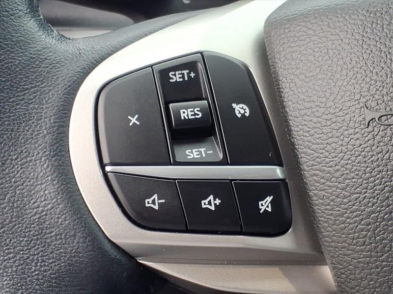 Used 2022 Ford Explorer XLTImage 17