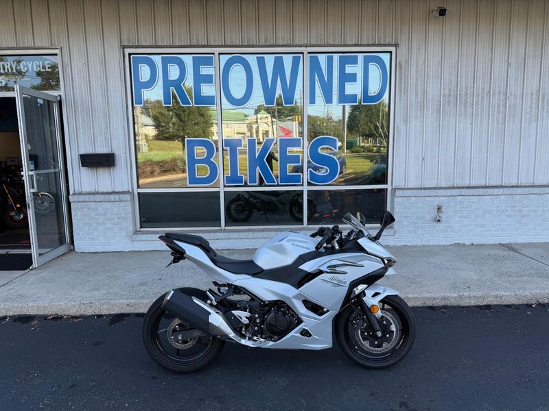 2025 Kawasaki Ninja 500Image 1