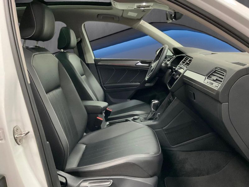 Used 2022 Volkswagen Tiguan SE AWD w/SunroofImage 10