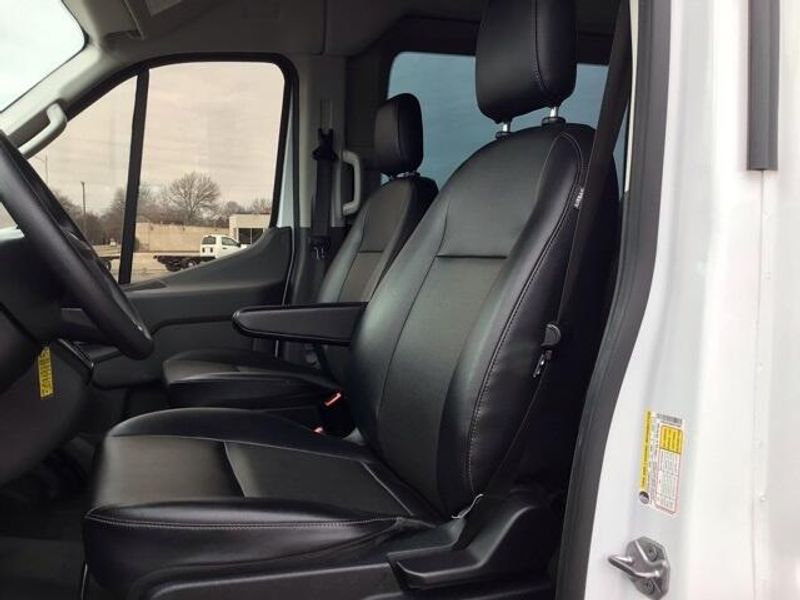 2022 Ford Transit-350 Passenger Van XLImage 16