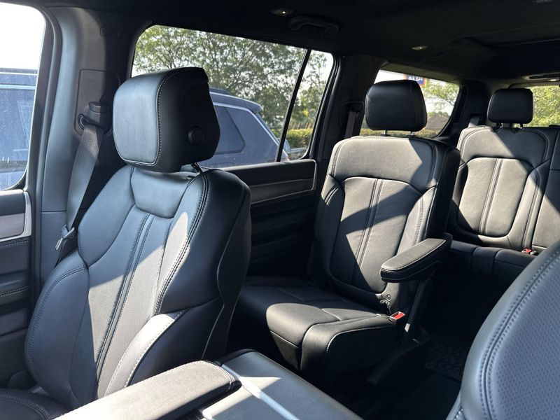 2025 Jeep Wagoneer Overland 4x4Image 35