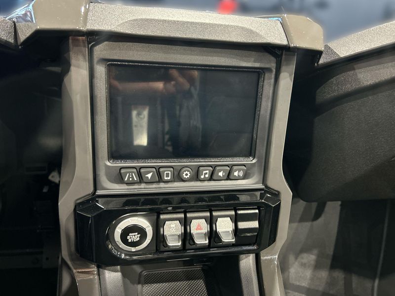 2025 Polaris SLINGSHOT R AUTODRIVE Image 21
