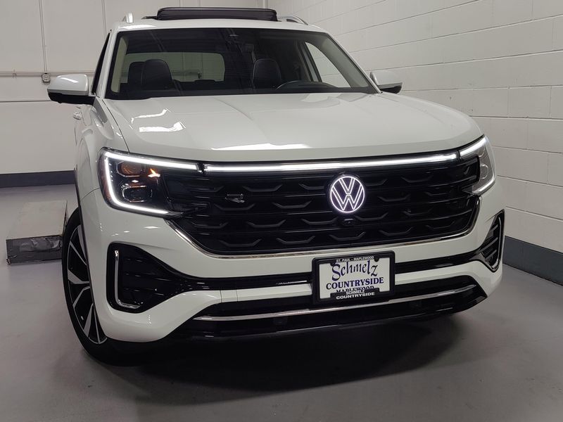 2025 Volkswagen Atlas SEL Premium R-Line photo 2