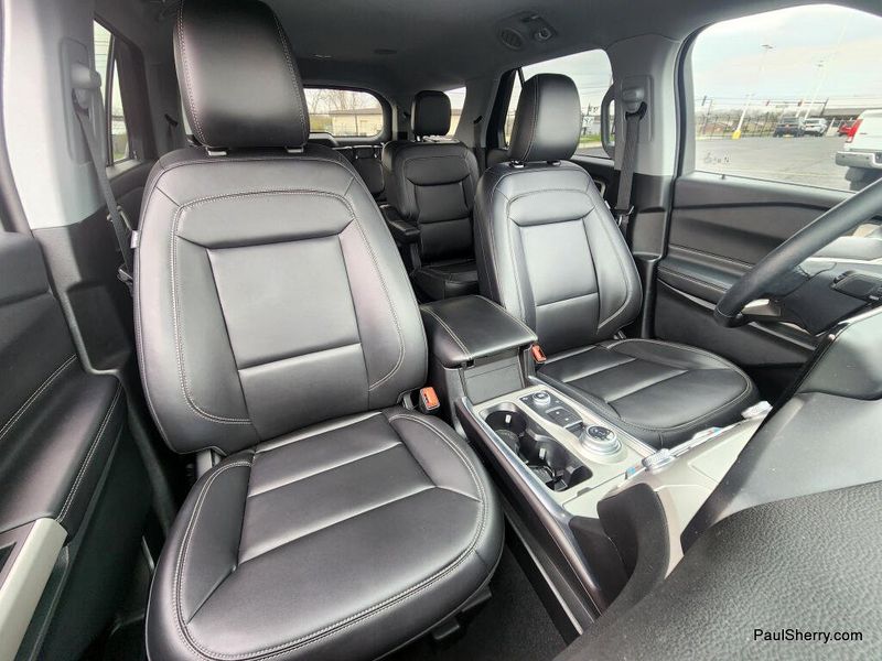 Used 2024 Ford Explorer XLT