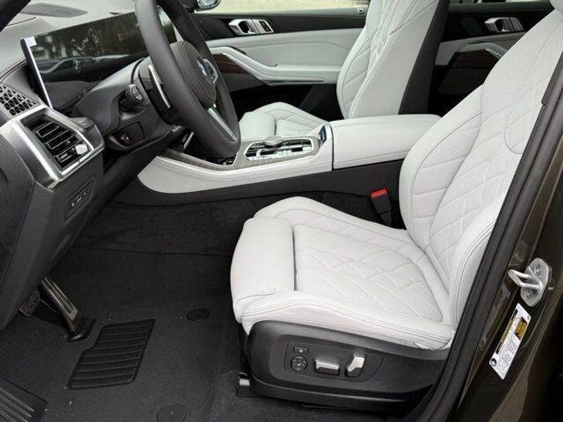 New 2026 BMW X5 sDrive40iImage 17