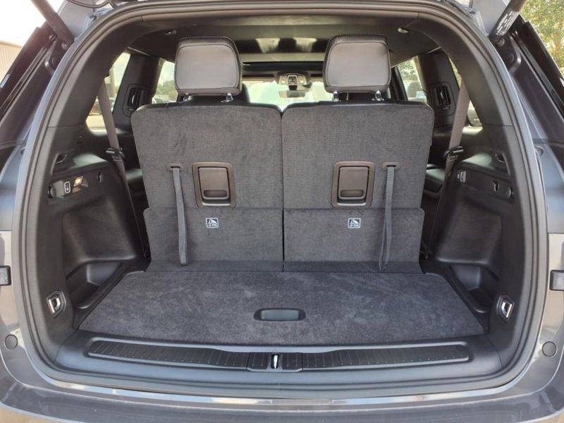 2025 Jeep Grand Cherokee Altitude photo 8