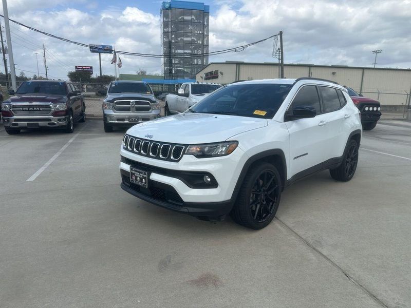 Used 2023 Jeep Compass LatitudeImage 1