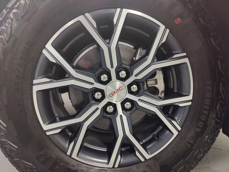 Used 2025 GMC Acadia AWD AT4Image 29