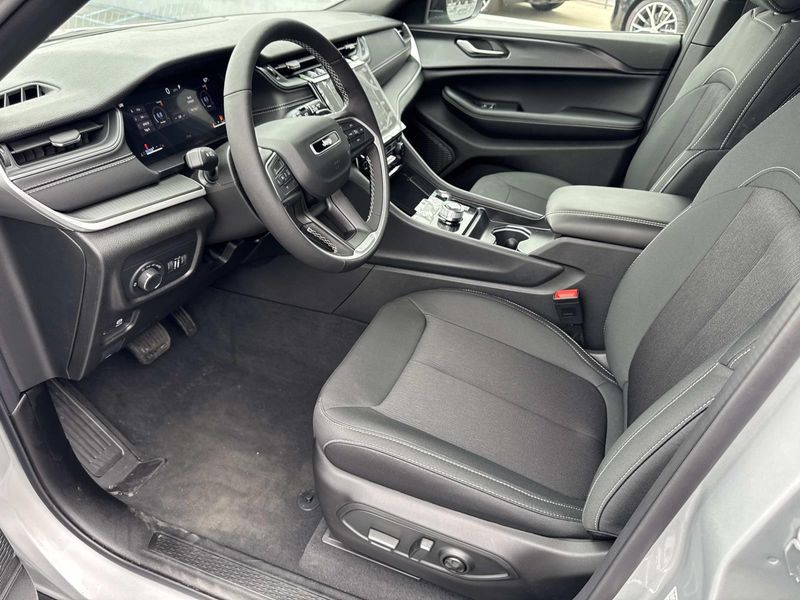 New 2026 Jeep Grand Cherokee L Laredo X 4x2