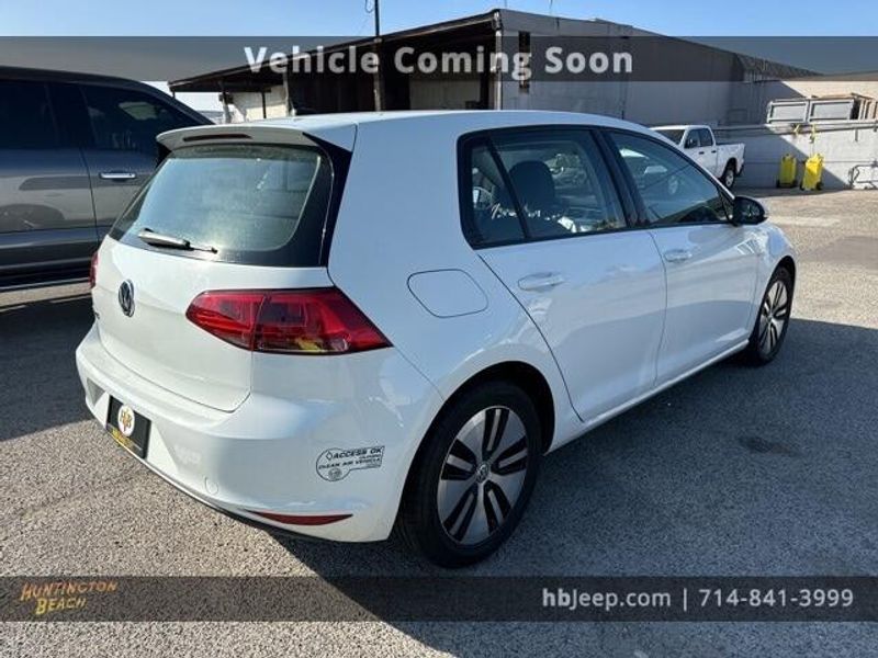 2016 Volkswagen e-Golf SEImage 5