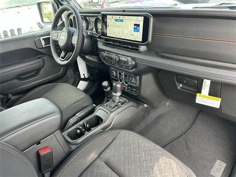 New 2025 Jeep Gladiator Mojave 4x4Image 13
