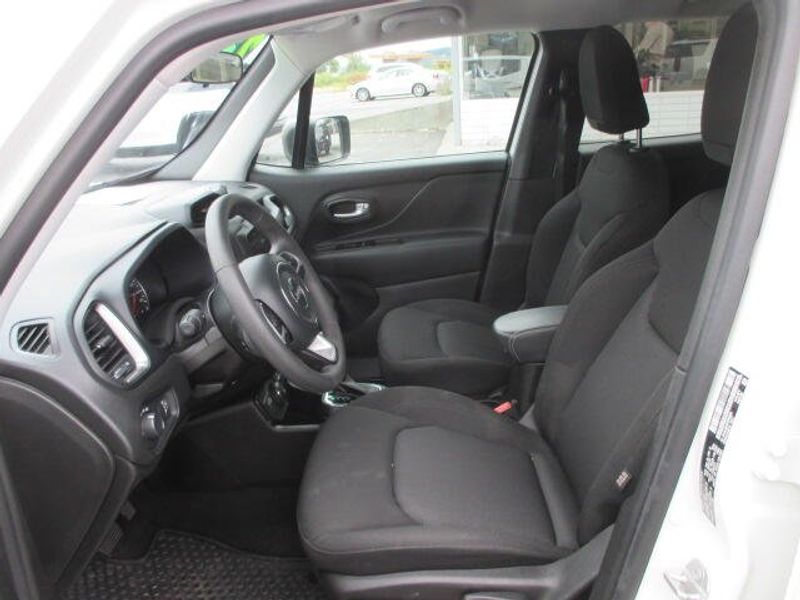 Used 2023 Jeep Renegade LatitudeImage 15