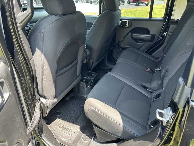 2022 Jeep Gladiator Willys photo 10