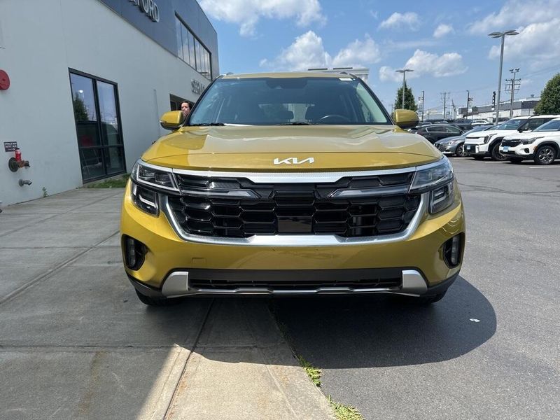 Used 2024 Kia Seltos SXImage 2