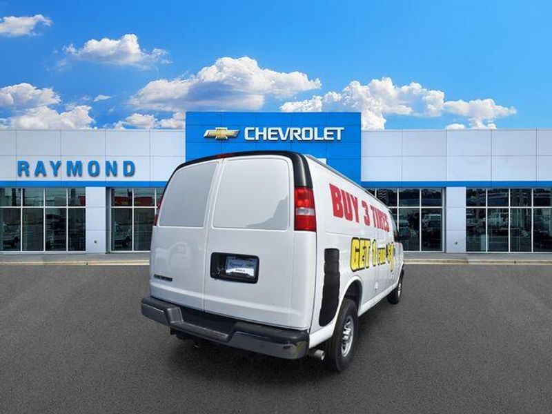 New 2025 Chevrolet Express 2500 Work VanImage 4