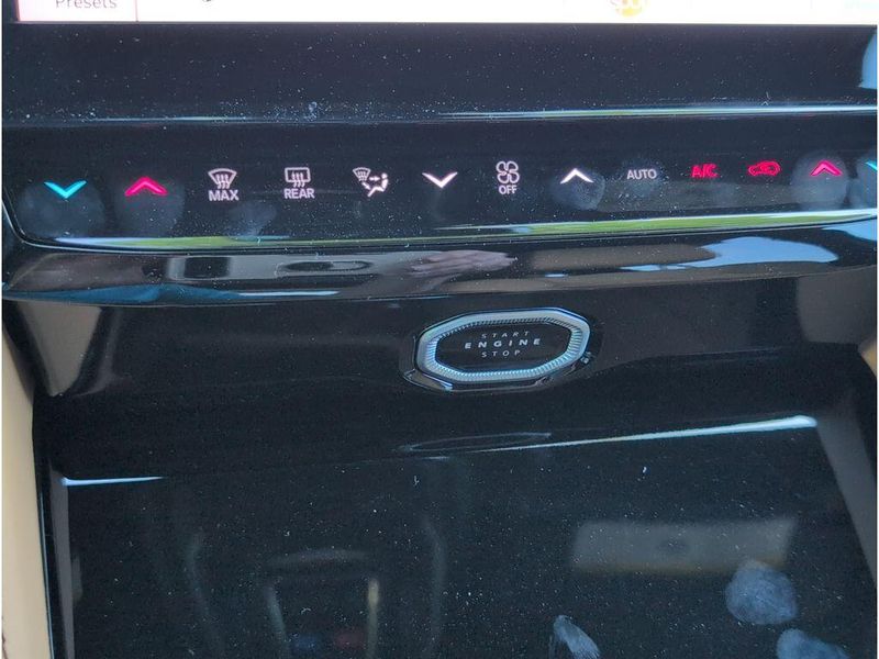 New 2026 Jeep Grand Cherokee Summit 4x4Image 17