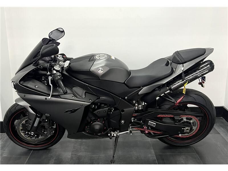 Used 2013 Yamaha YZFR1 Image 4