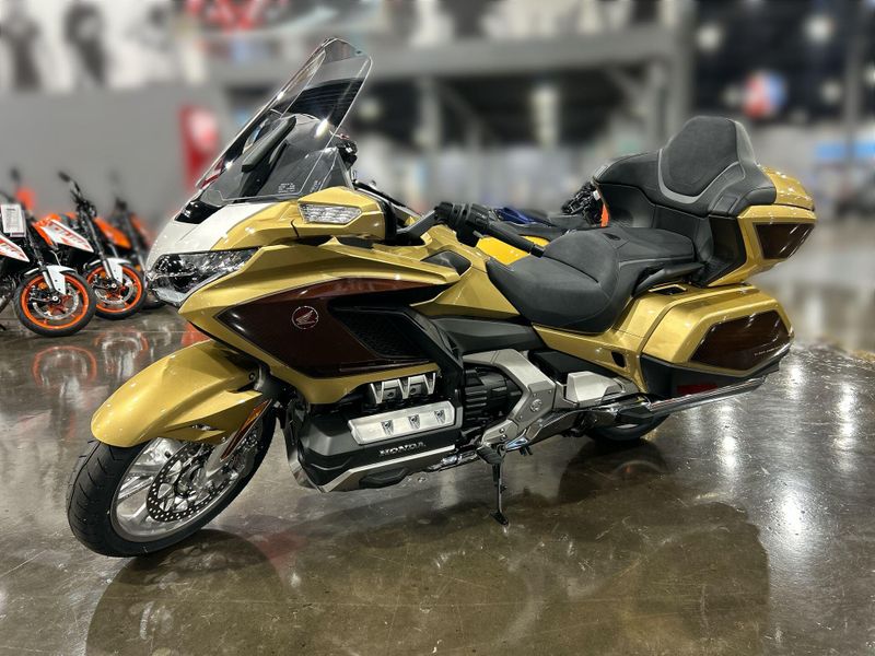 2025 Honda GOLDWING TOUR DCT Image 17
