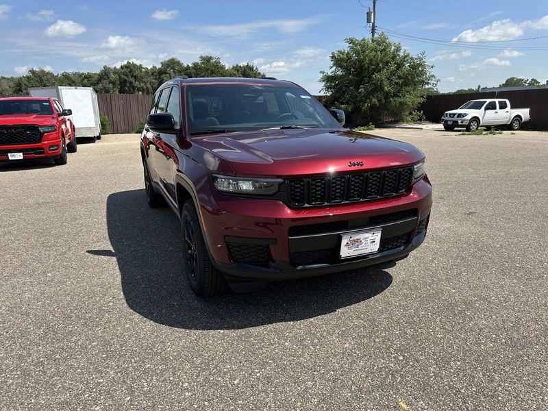 2024 Jeep Grand Cherokee L Altitude X 4x4Image 2