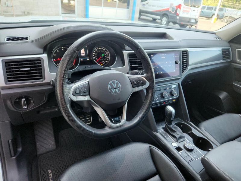Used 2021 Volkswagen Atlas 3.6L V6 SE w/Technology R-Line