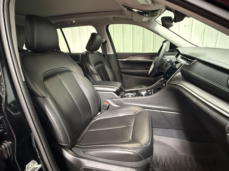Used 2023 Jeep Grand Cherokee LimitedImage 12