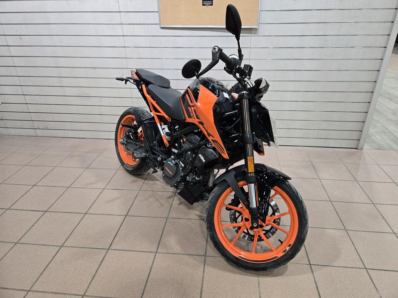 2021 KTM DUKE 200 Image 1