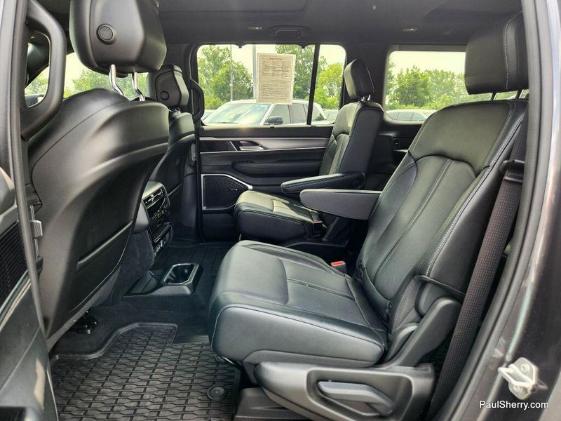 2024 Jeep Wagoneer Series II CarbideImage 47